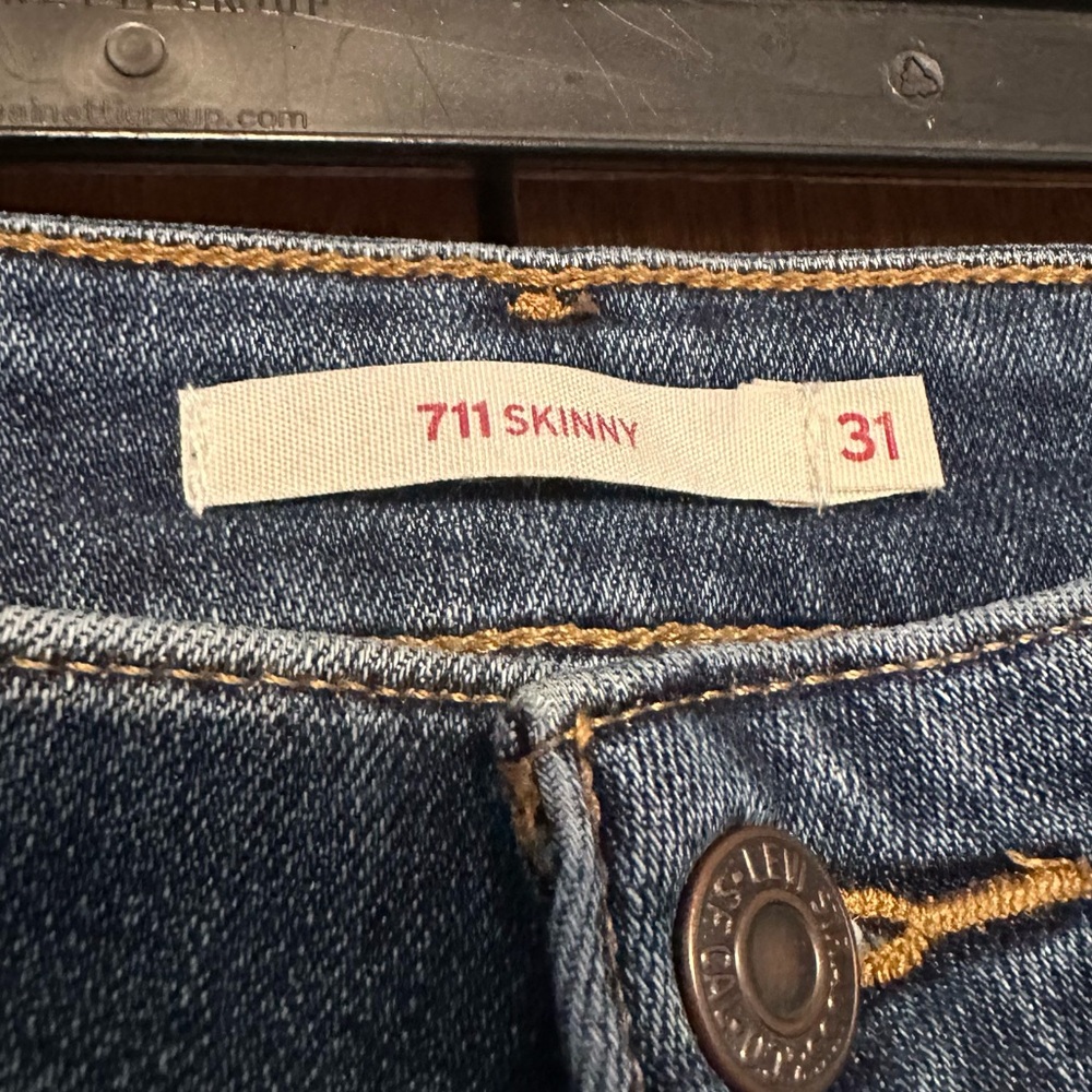 711 Woman’s Levi’s skinny jeans